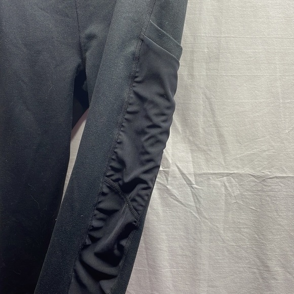 Fabletics Mesh panel Powerhold legging Capri  - Medium - Picture 5 of 7